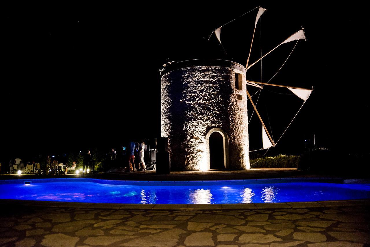 The Windmill Resort Mitáta Exterior foto